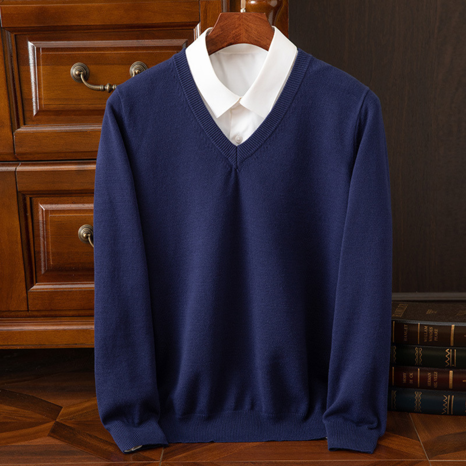 GÓRSKI KRAKÓW™ | ELEGANCKI SWETER Z DEKOLTEM V