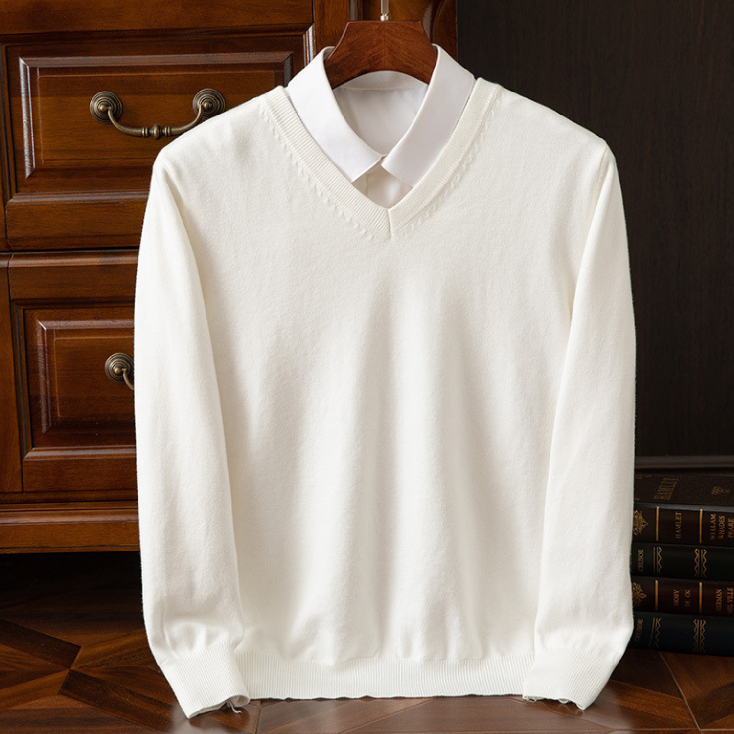 GÓRSKI KRAKÓW™ | ELEGANCKI SWETER Z DEKOLTEM V